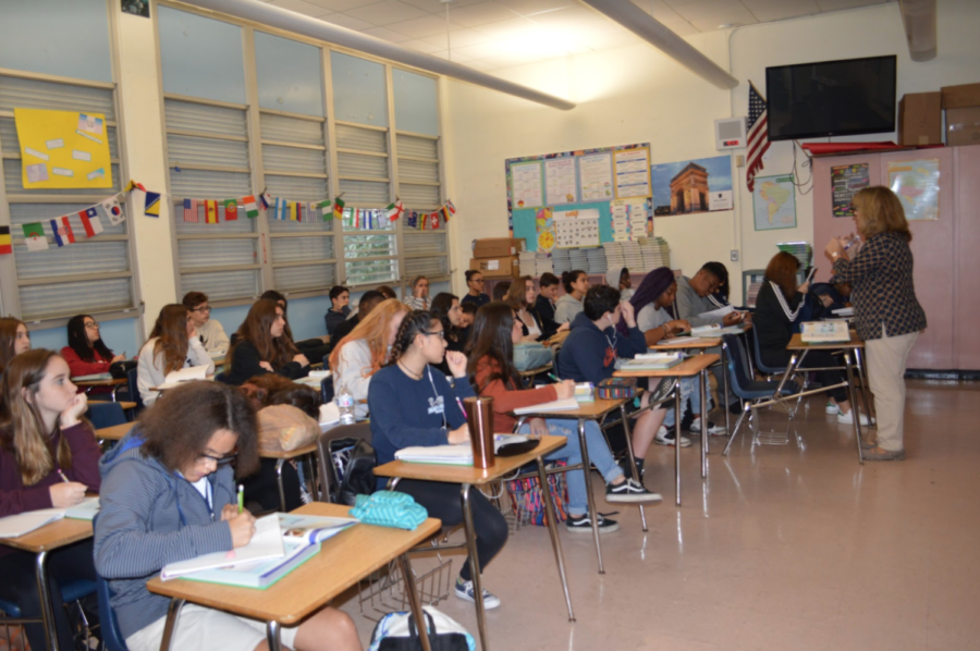 Ms. Sonia Nuñez's speaks to her overcrowded third period, French 2 class