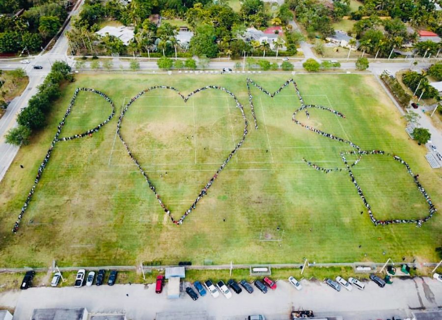 Students+Walk+Out%2C+Show+Solidarity+For+MSD