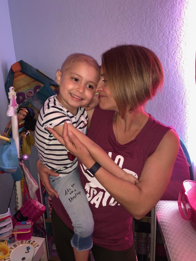 When Maddie lost her hair, her mom cut her hair short in unison with her daughter. 