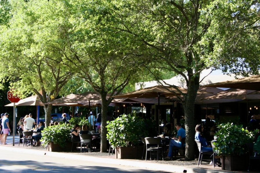 Greenstreet Cafes outside seating and dinning portion.