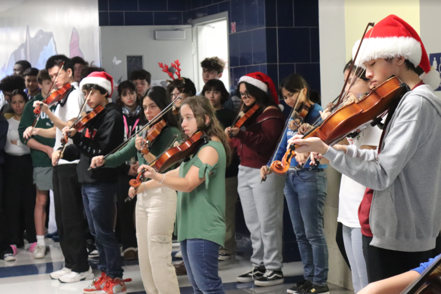 Caroling, Caroling, Christmas Bells are Ringing: MPSH’s Orchestra Caroling Tradition