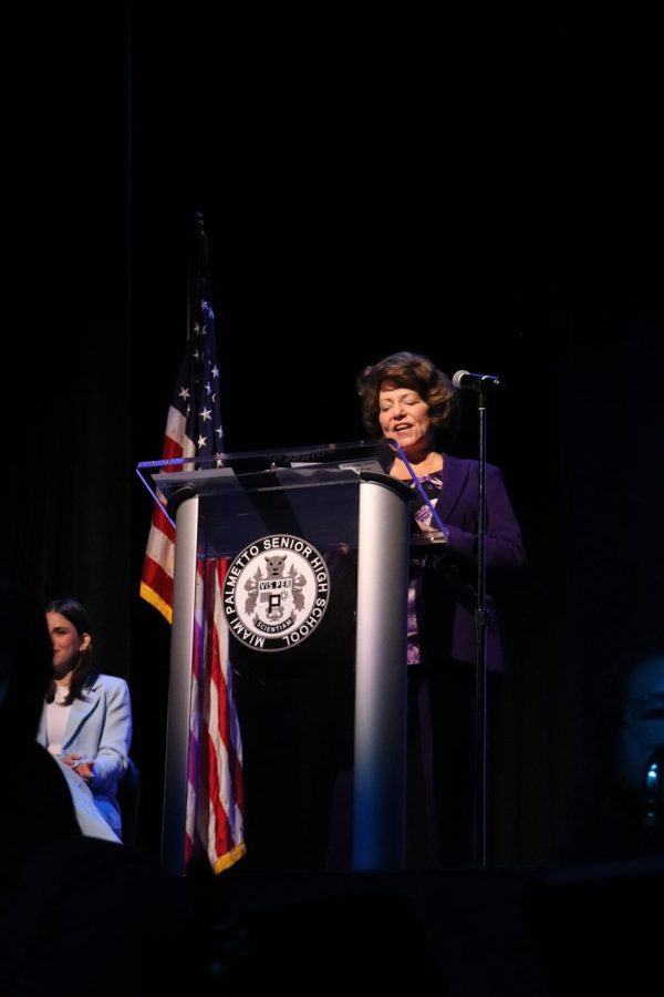 Alumni Association founding President and former Pinecrest Mayor Cindy Lerner.