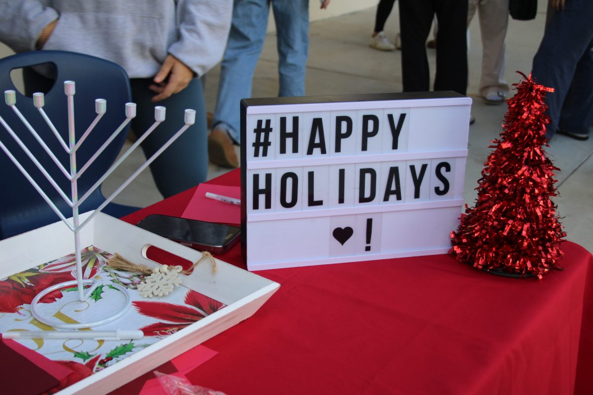 On Dec. 13, Miami Palmetto Senior High hosted its annual Winter Festival in the courtyard. The festival featured various clubs, such as the French Honor Society, Italian Honor Society, Social Science Honor Society, Japanese Honor Society, and English Honor Society. It spread holiday cheer and allowed the clubs to have students visit their tables and participate in holiday activities, all while earning some sweet treats. 
